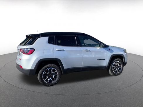 Used 2025 Jeep Compass Trailhawk image 15