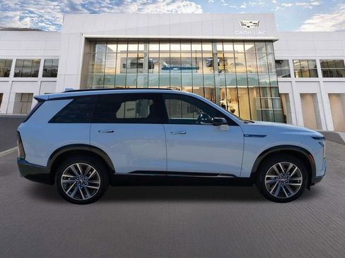 Used 2026 Cadillac Vistiq Sport image 4