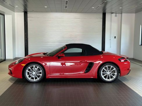 Used 2017 Porsche 718 Boxster RWD image 2