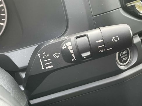 Used 2024 Nissan Pathfinder S image 22