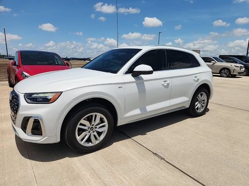 Used 2022 Audi Q5 2.0T Premium w/ Convenience Package AWD/4WD image 1