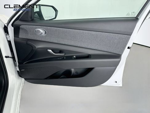 New 2026 Hyundai Elantra Limited FWD image 32