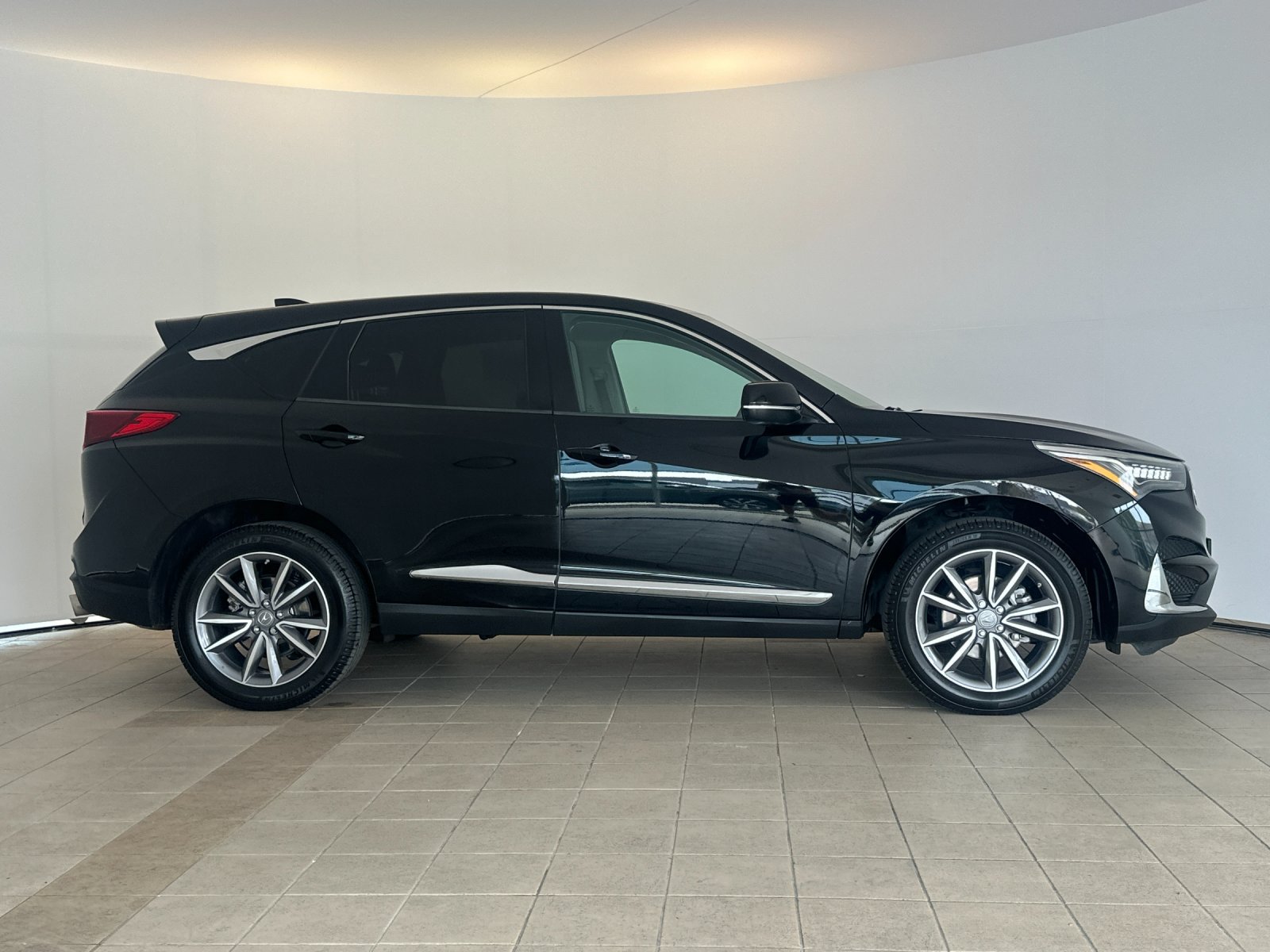 Used 2019 Acura RDX w/ Technology Package AWD/4WD image 7