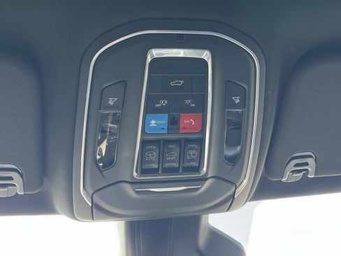 Used 2023 Jeep Wagoneer Series II AWD/4WD image 40