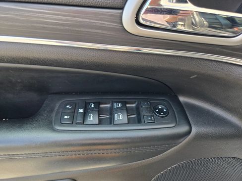 Used 2019 Jeep Grand Cherokee Limited w/ Trailer Tow Group IV AWD/4WD image 12