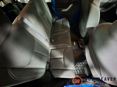 Used 2015 Jeep Wrangler Unlimited Sahara w/ Connectivity Group image 30