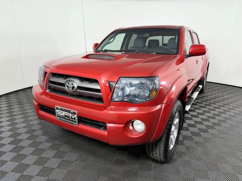 Used 2010 Toyota Tacoma w/ TRD Sport Package AWD/4WD image 3