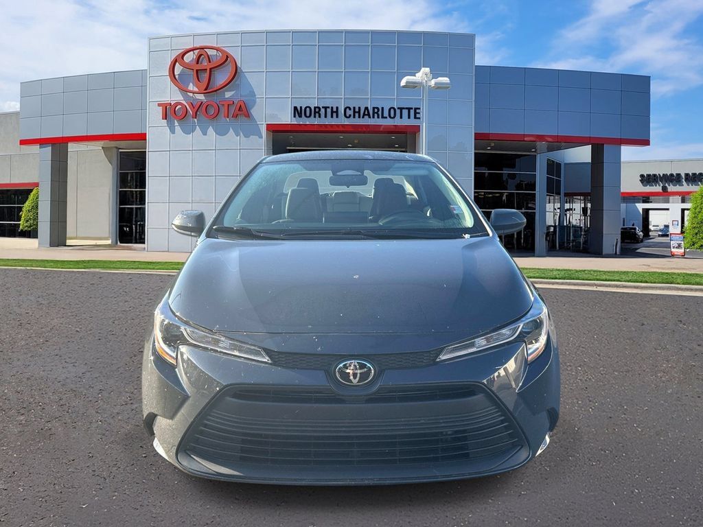 Used 2025 Toyota Corolla LE FWD image 3