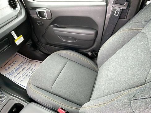 New 2025 Jeep Gladiator Sport image 13