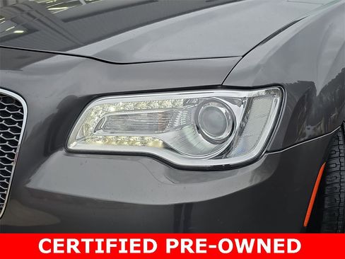 Certified 2019 Chrysler 300 Limited image 32