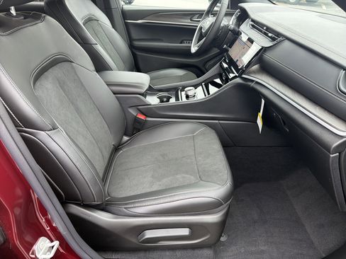 New 2026 Jeep Grand Cherokee Altitude RWD image 16
