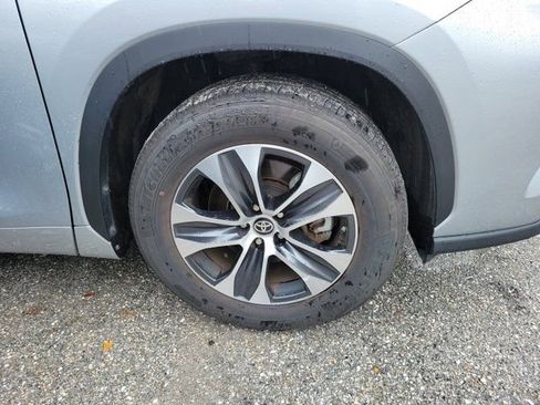 Used 2025 Toyota Highlander XLE image 10