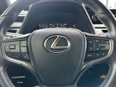 Certified 2021 Lexus UX 200 w/ Accessory Package (Z1) FWD image 17