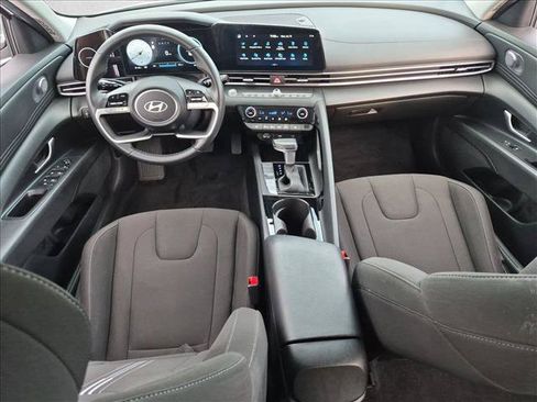 Used 2024 Hyundai Elantra SEL w/ Convenience Package FWD image 16