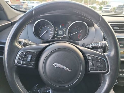 Used 2017 Jaguar F-PACE Prestige image 29