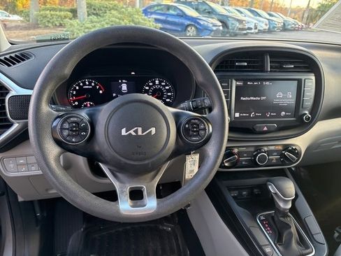 Certified 2022 Kia Soul LX w/ Technology Package image 5