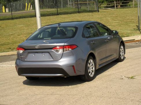 Used 2021 Toyota Corolla LE FWD image 12