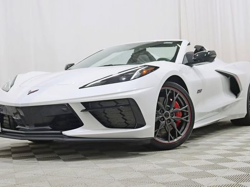 Used 2023 Chevrolet Corvette Stingray Premium Conv w/ Z51 Performance Package RWD image 7