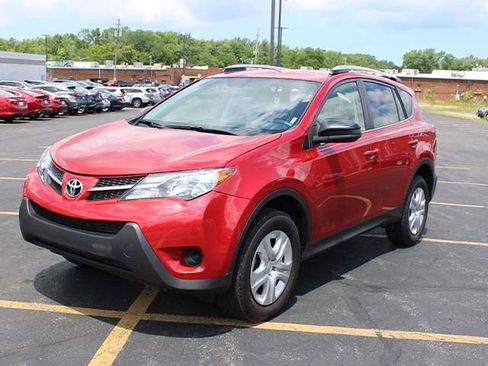 Used 2015 Toyota RAV4 LE AWD/4WD image 2