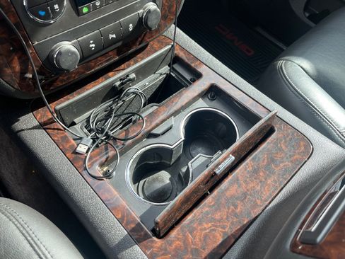 Used 2013 GMC Yukon Denali image 30