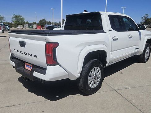 Used 2025 Toyota Tacoma SR5 image 5