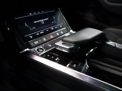 Used 2022 Audi e-tron Premium w/ Convenience Plus Package image 21