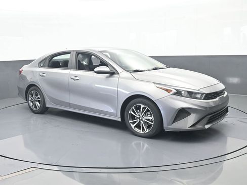 Used 2022 Kia Forte LXS image 8