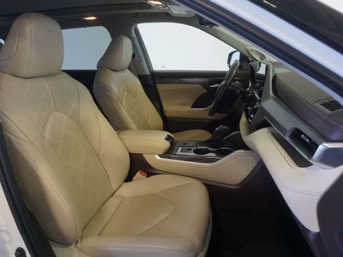 Used 2020 Toyota Highlander Platinum image 24