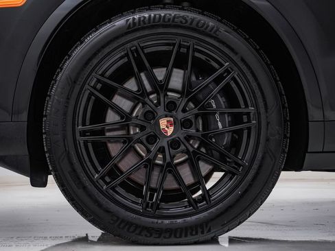 Certified 2026 Porsche Cayenne E-Hybrid Coupe AWD/4WD image 13