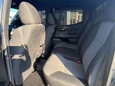 Used 2022 Toyota Tacoma TRD Sport image 11