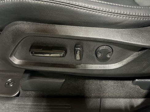 Used 2025 Honda Pilot Touring image 29