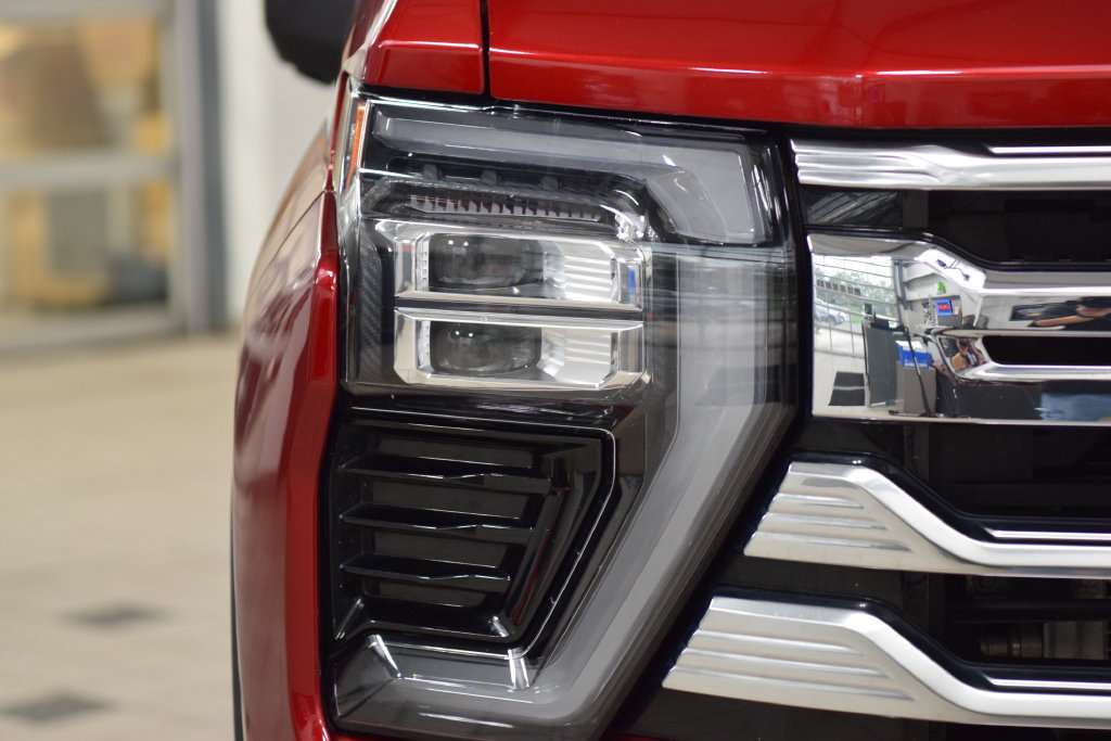Used 2024 Chevrolet Silverado 3500 High Country w/ Technology Package AWD/4WD image 11