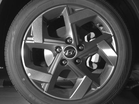 Used 2023 Hyundai Venue Limited FWD image 15