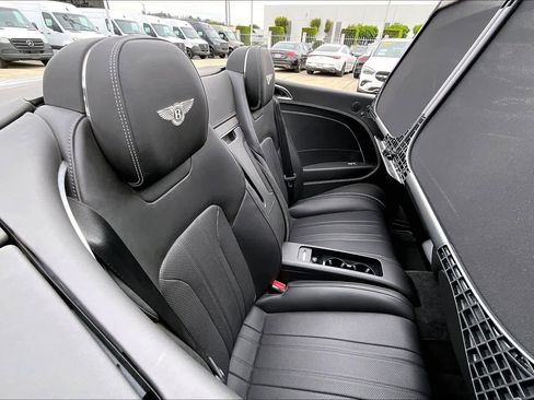 Used 2021 Bentley Continental GT image 19