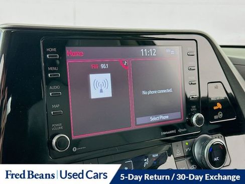 Used 2022 Toyota Highlander XLE AWD/4WD image 12
