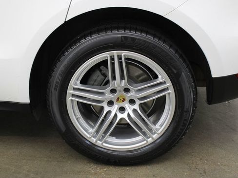 Certified 2021 Porsche Macan S AWD/4WD image 13