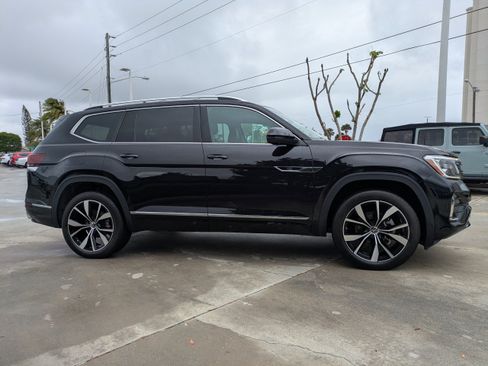 Certified 2024 Volkswagen Atlas SEL Premium R-Line image 3