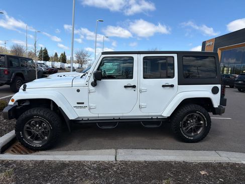Used 2016 Jeep Wrangler Unlimited Sahara image 7