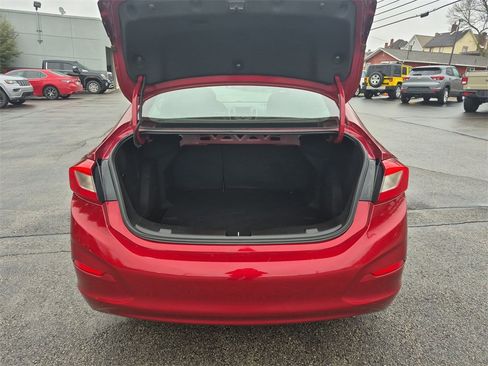 Used 2019 Chevrolet Cruze LT image 32