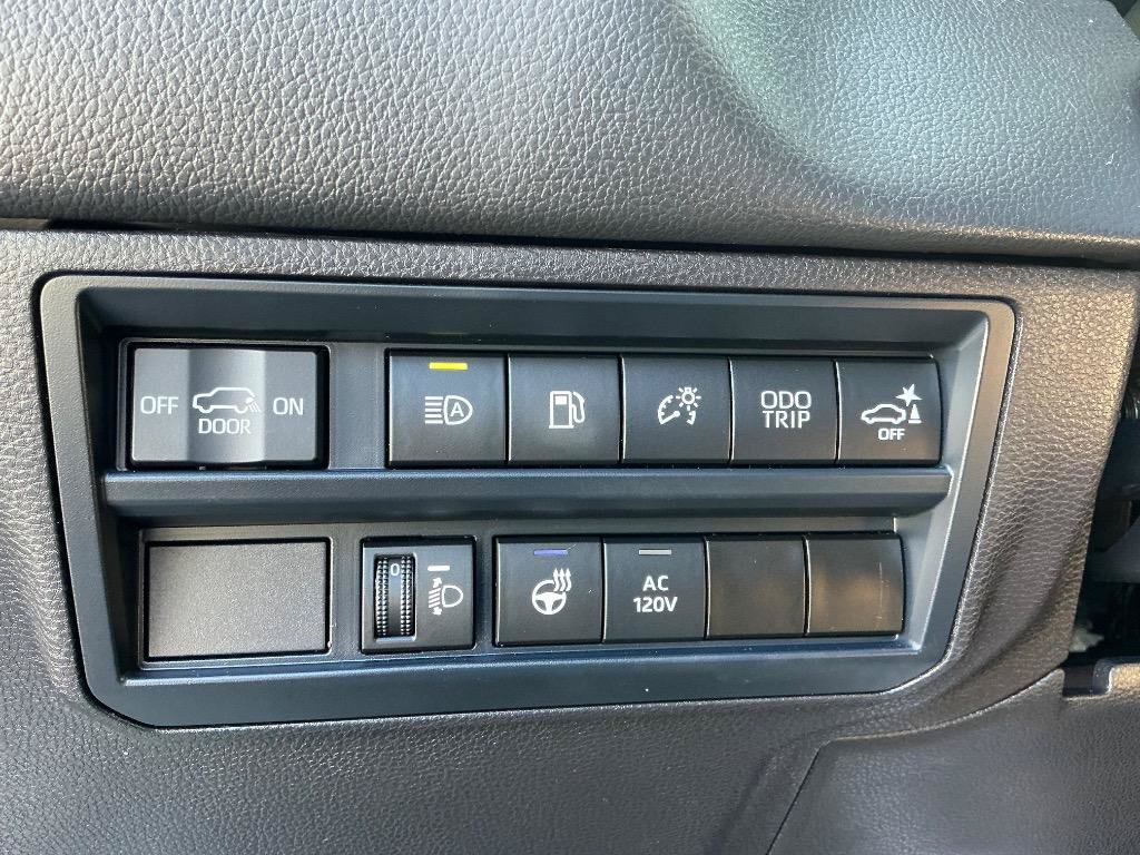 Used 2024 Toyota Sequoia SR5 w/ SR5 Premium Package AWD/4WD image 19