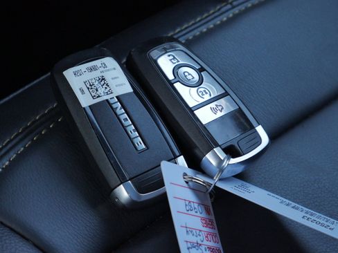 Certified 2025 Ford Bronco Badlands image 36