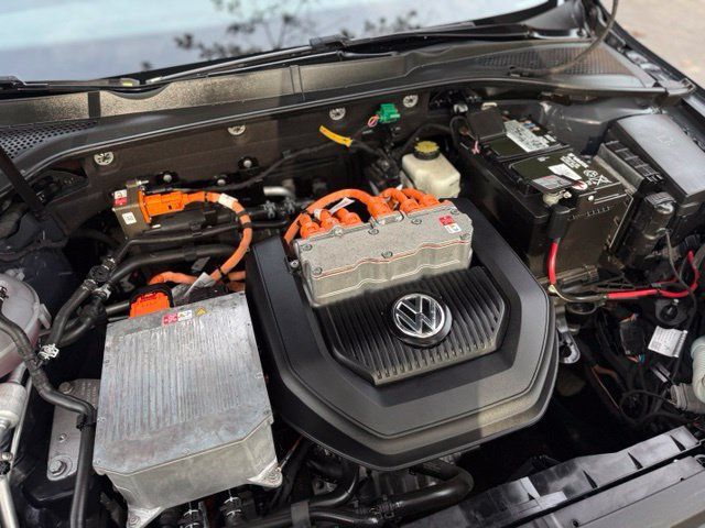 Used 2016 Volkswagen e-Golf SE w/ DC Fast Charging Package FWD image 38
