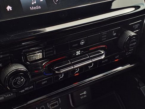 Used 2023 Jeep Grand Cherokee L Laredo image 18