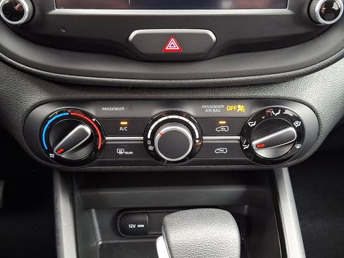 Used 2023 Kia Soul LX w/ LX Technology Package FWD image 15