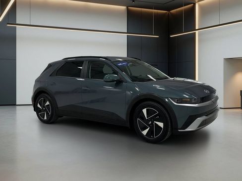 Certified 2025 Hyundai Ioniq 5 SEL RWD image 9