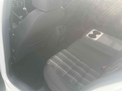 Used 2012 Volkswagen Golf 4-Door FWD image 11