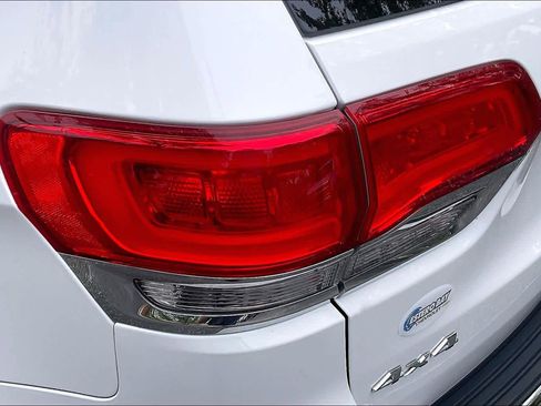 Used 2018 Jeep Grand Cherokee Limited w/ Luxury Group II AWD/4WD image 30