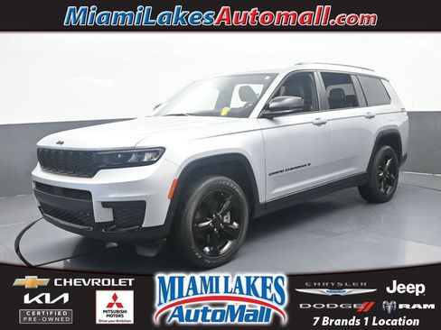 Used 2023 Jeep Grand Cherokee L Laredo RWD image 1