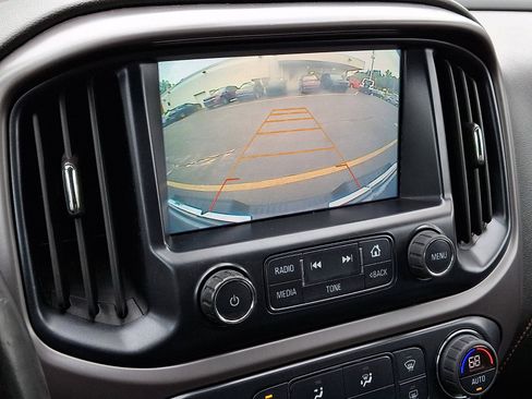 Used 2017 GMC Canyon SLE w/ All Terrain Package AWD/4WD image 18