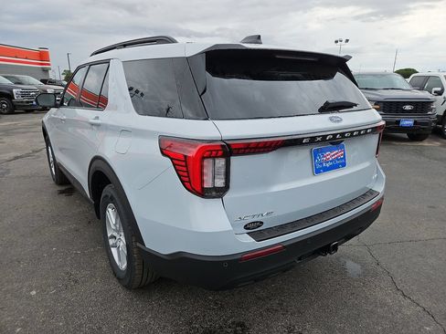 New 2026 Ford Explorer Active AWD/4WD image 9